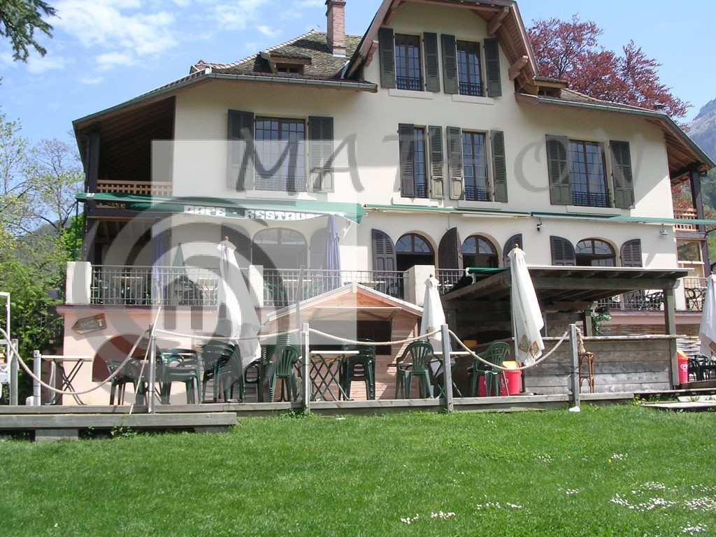 KIOSQUE de VENTE en BOIS dans un hôtel d'ANNECY